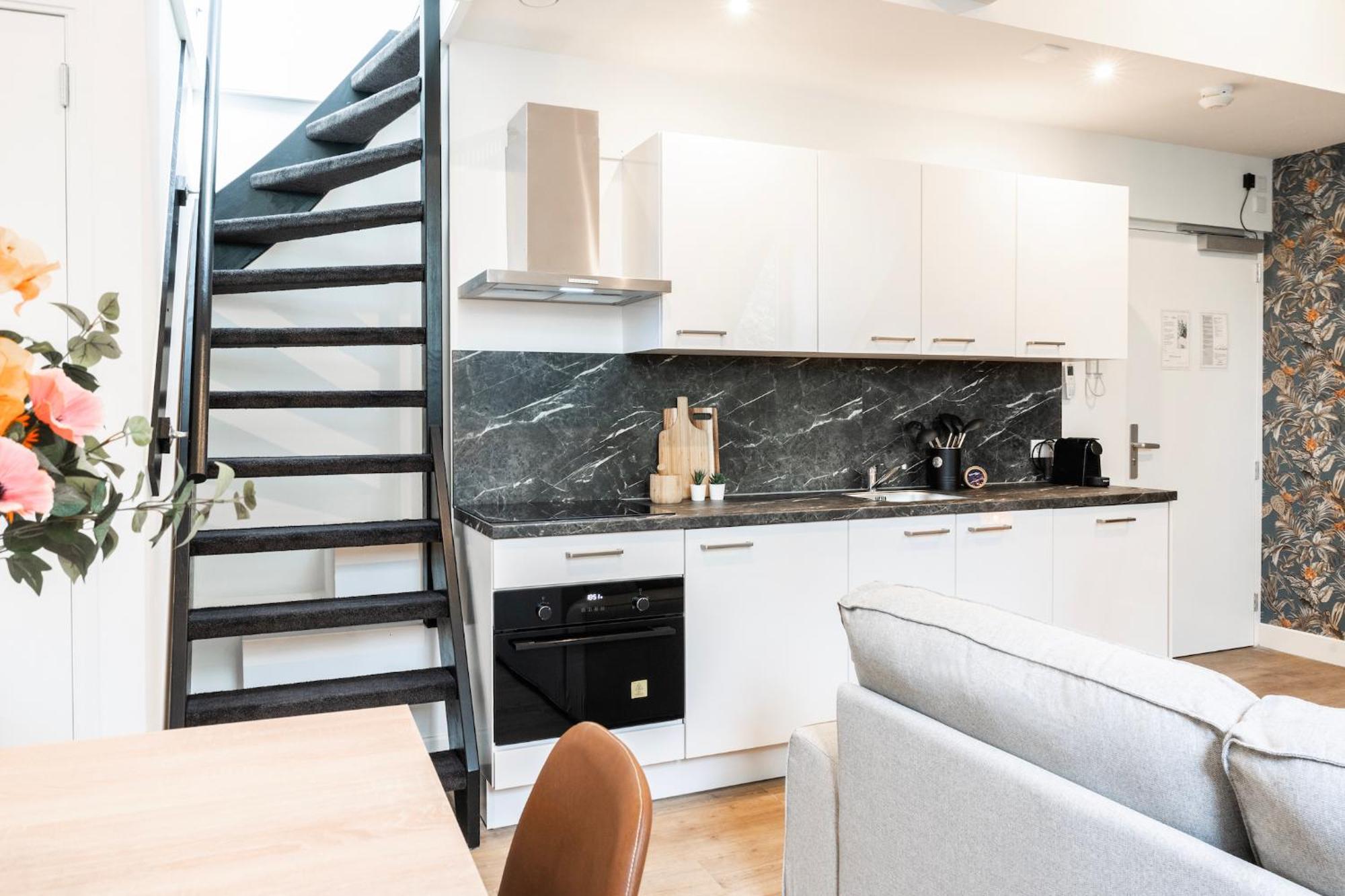 Newly Renovated With Fast Wifi, Near Poppodium013 Apartment *